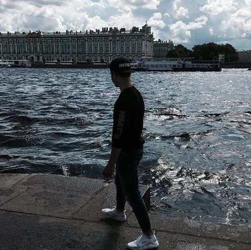 Парень в москве спиной