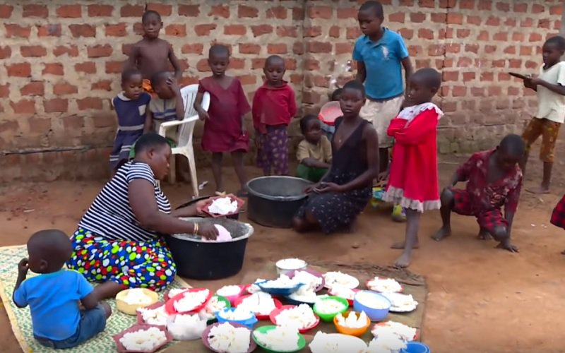 Женщина 44 детей. Мариам Набатанзи из Уганды. Мариам 44 ребенка из Уганды. Жительница Уганды Мариам Набатанзи (Mariam Nabatanzi). Бабирье из Уганды Мариам.