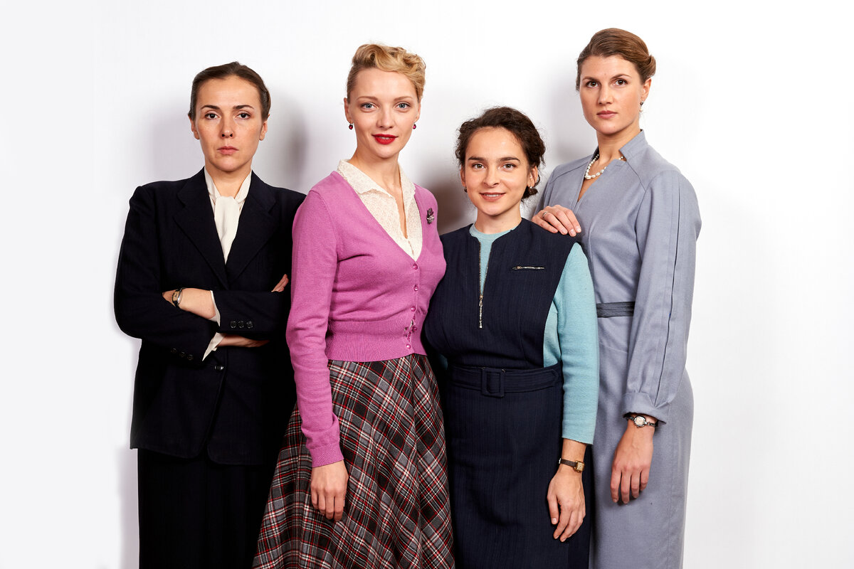 Катерина Свиридова (Елена Панова), Анна Дорофеева (Екатерина Вилкова), Софья Теплицкая (Яна Дюбуи) и Ирина Зимина (Марьяна Спивак)