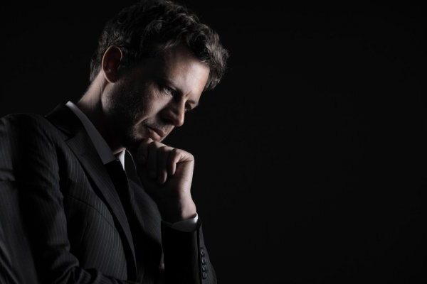 Попадая в фазу переосмысления жизни, человек не всегда понимает, что с ним происходит.