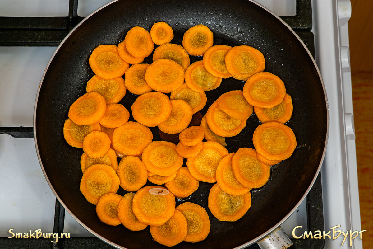 Жаркое в горшочках из курицы, картошки и кабачка под румяной сырной  корочкой - настоящее объеденье для всей семьи | СмакБург | Дзен