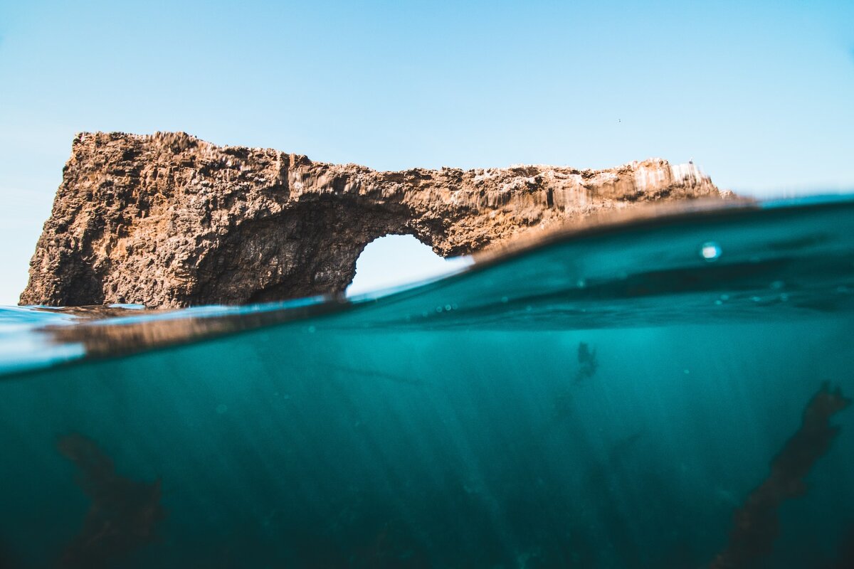 Почему в морях и океанах вода соленая, а в реках и озерах пресная?