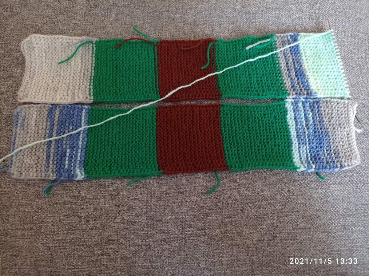 Вяжем платочной вязкой, т. е.  всё ряды лицевые