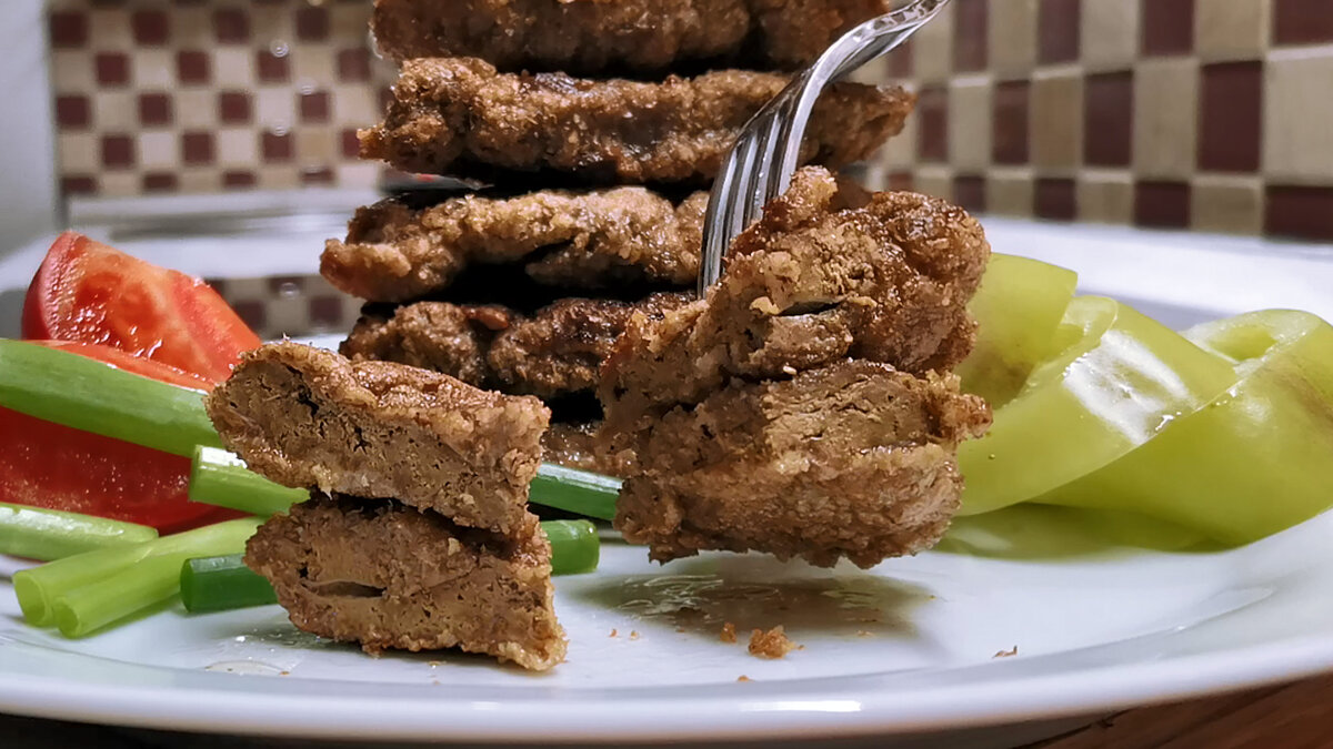 Жареная печень говяжья в панировочных сухарях