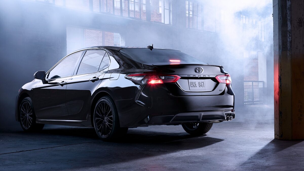 Camry с “чёрным” пакетом Nightshade.