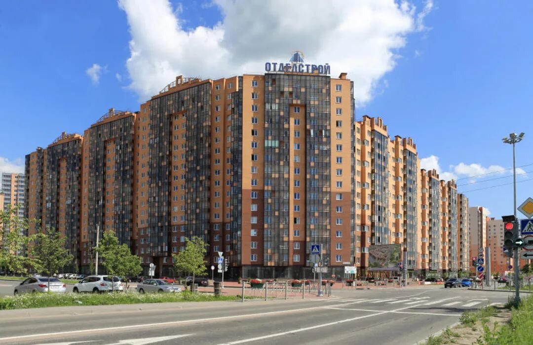 11 лет бесконечной стройки Нового Оккервиля закончились.  На днях сдали в эксплуатацию последний дом "Архитектор". Так во что же превратился проект двух застройщиков: "Отделстроя" и "Строительного Треста"? 