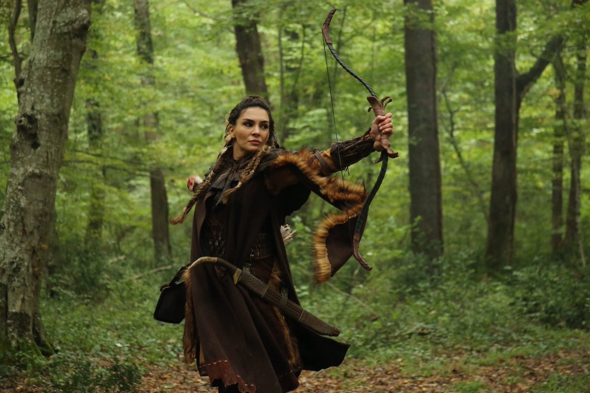 Эбру Шахин В роли Аккыз сериал Легенда. Источник фото сайт: https://clck.ru/Z9M6f