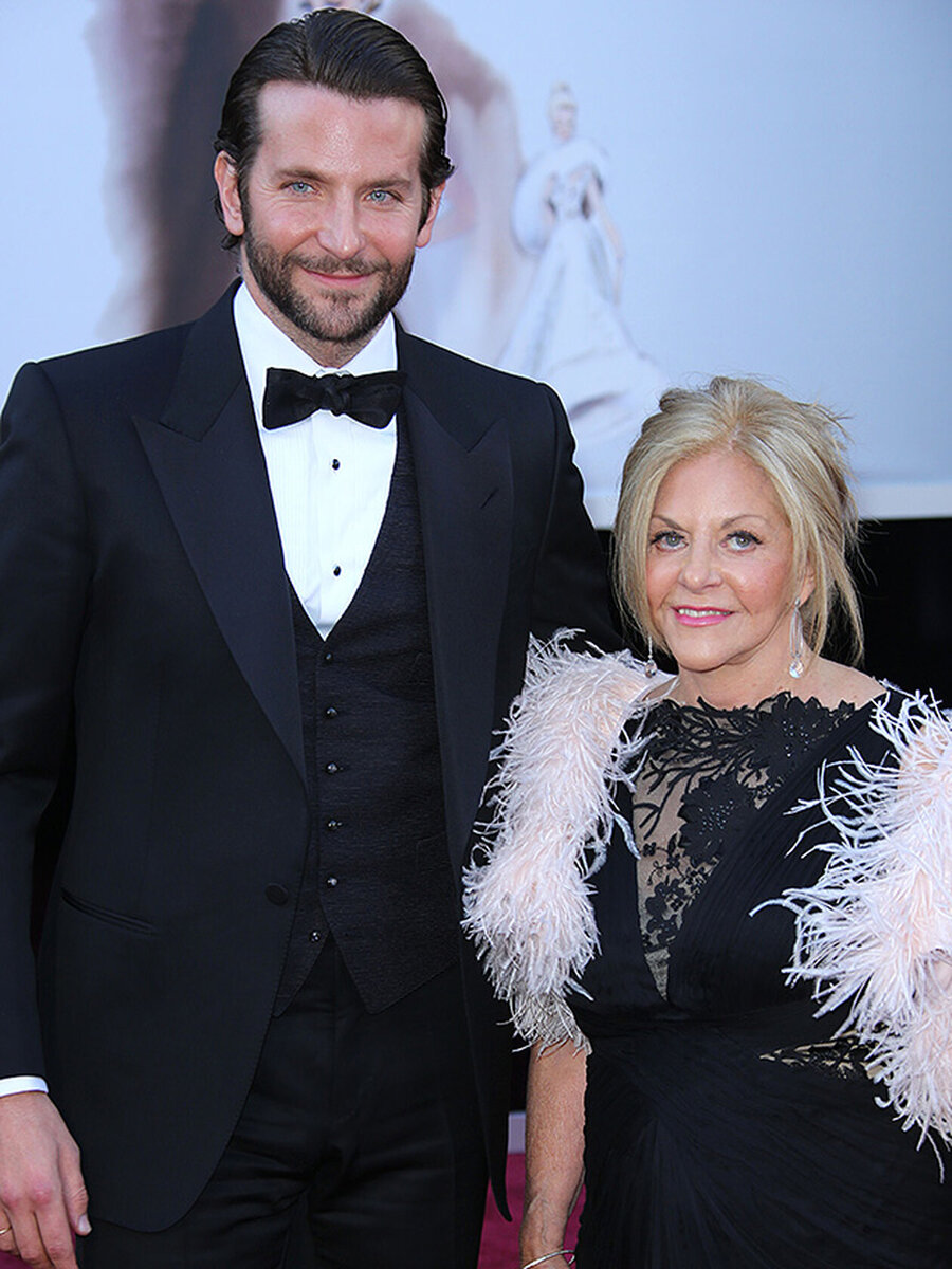 Брэдли Купер со своей матерью Глорией