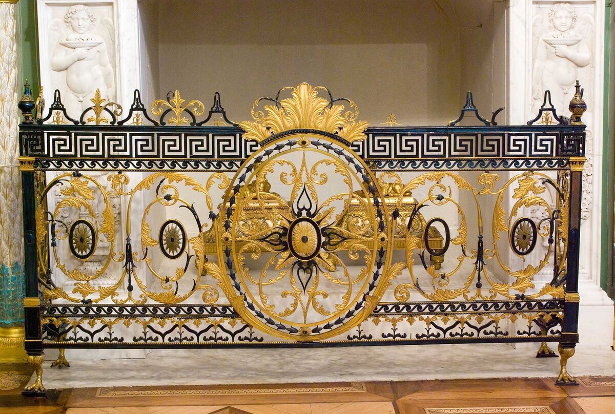 Каминная решетка в Опочивальне 