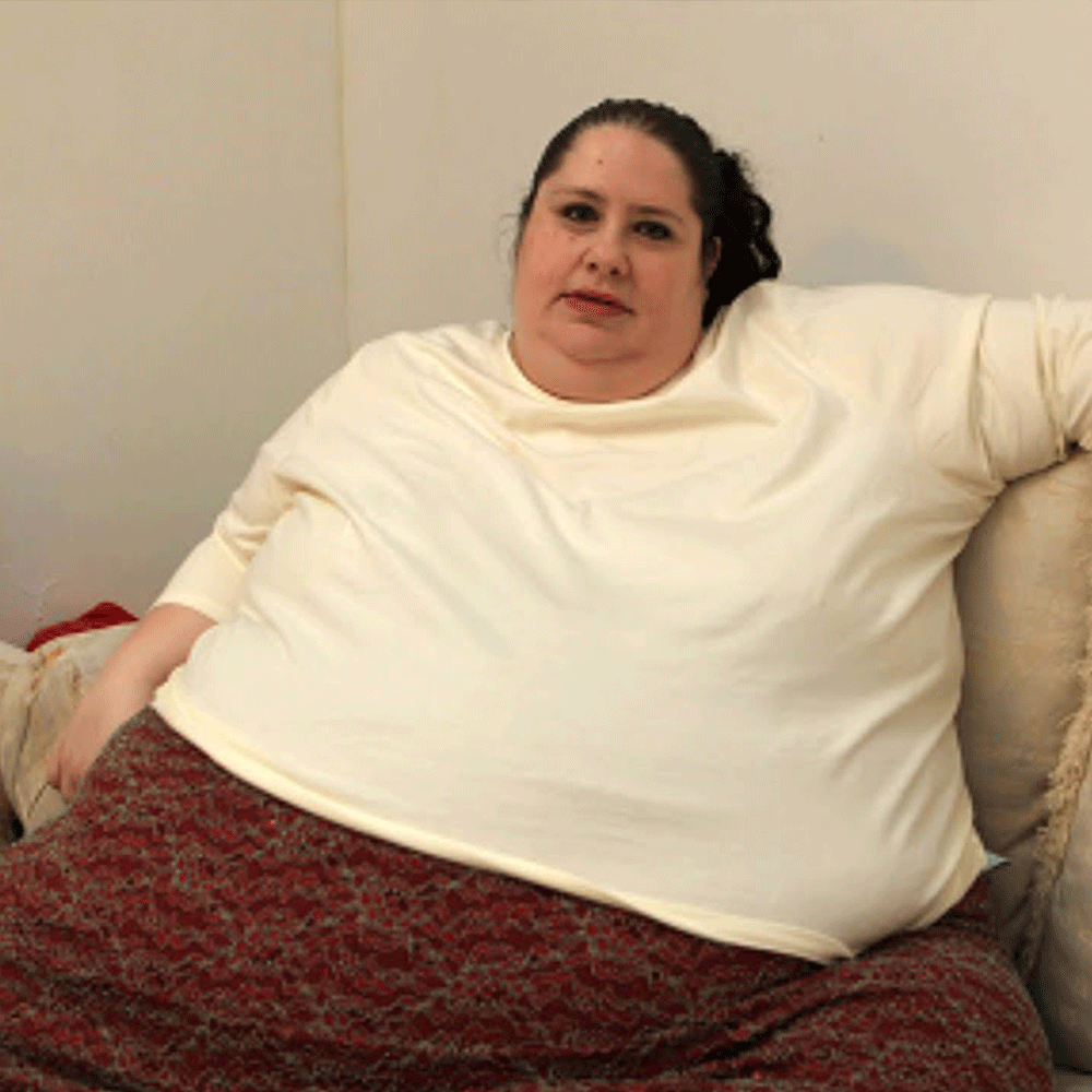 Толстая женщина пижаме