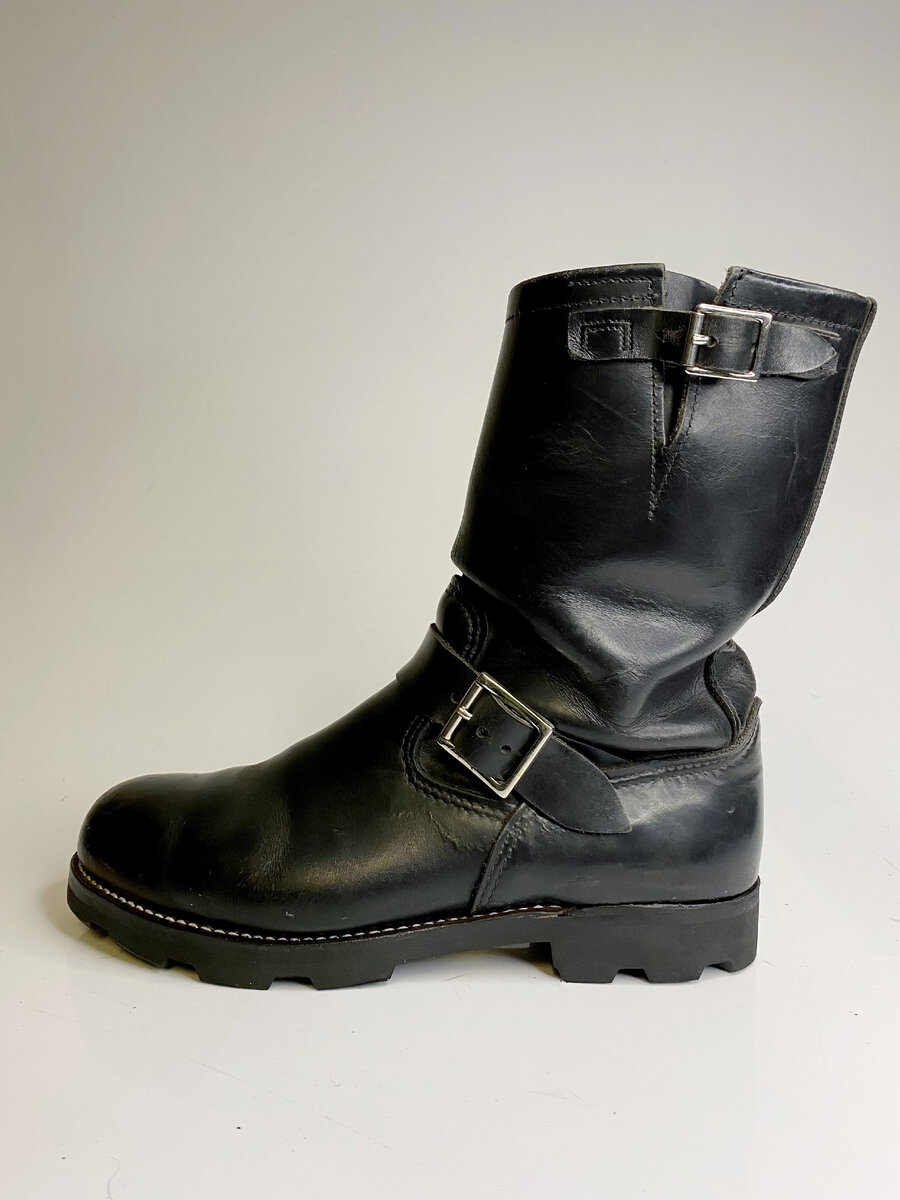 Для этой пары:
• Установка итальянской подошвы Vibram
• Замена ранта (прошиваем вручную)