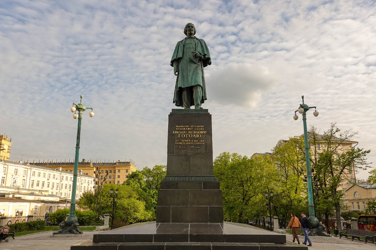 Установлен в 1952 году