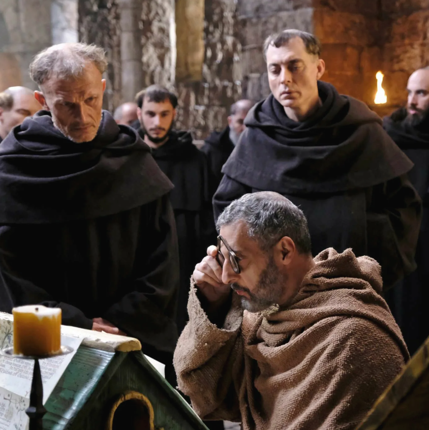 Кадр из сериала "Имя розы"