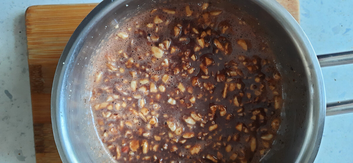 Орехи с растопленным шоколадом