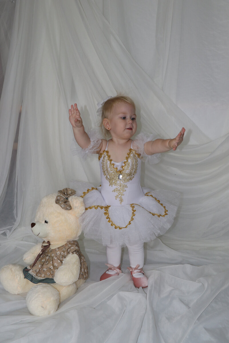 1. Мишка с куклой. 