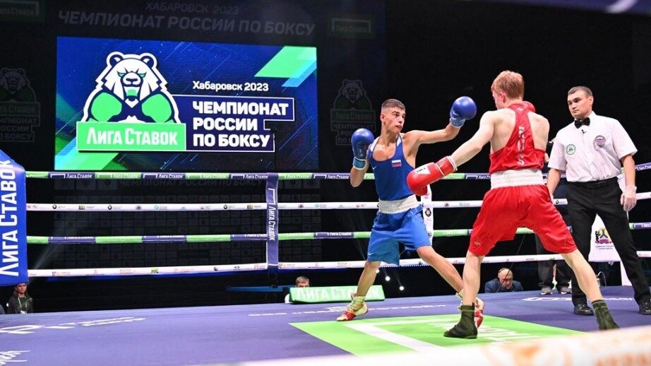     Мэр краевой столицы Сергей Кравчук поприветствовал участников и гостей турнира, который начался в Платинум Арене.