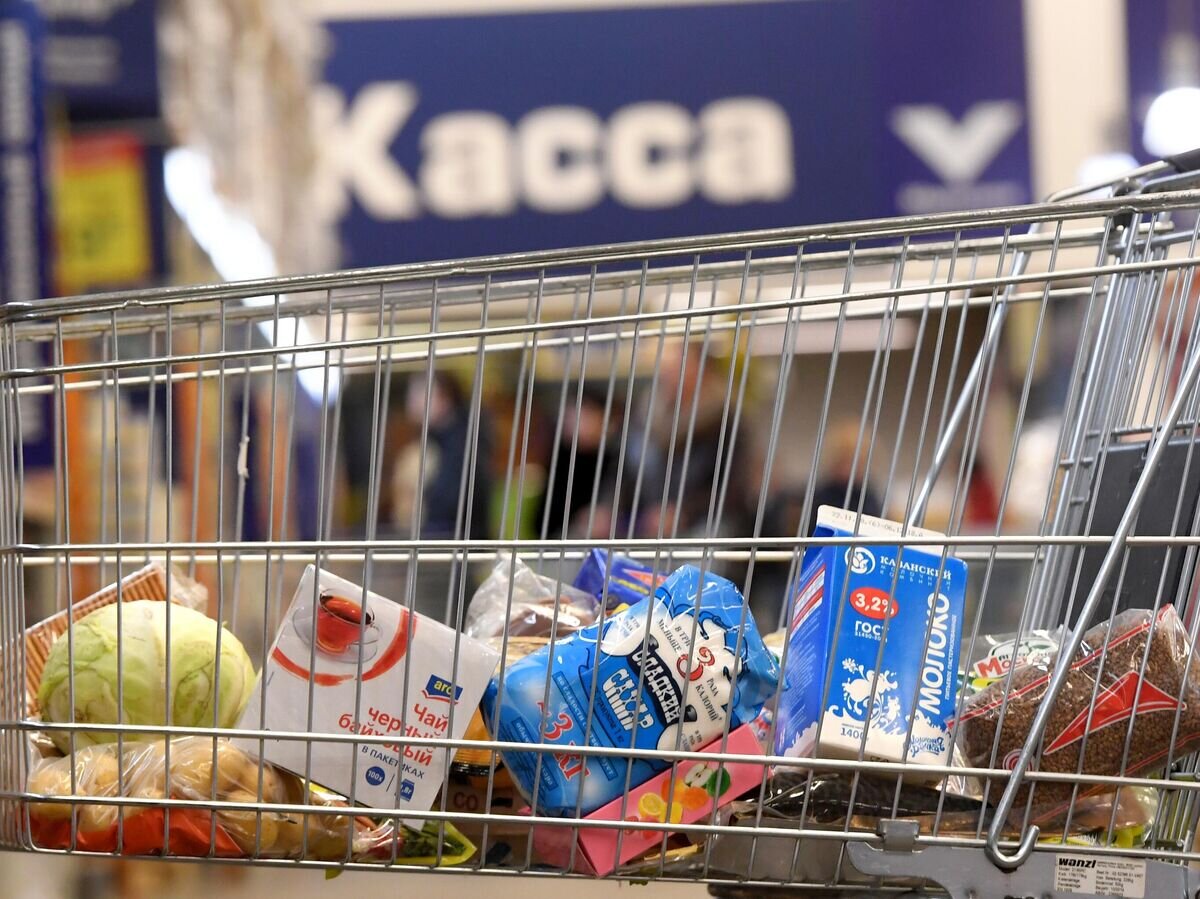    Тележка с продуктами в магазине© РИА Новости / Максим Богодвид