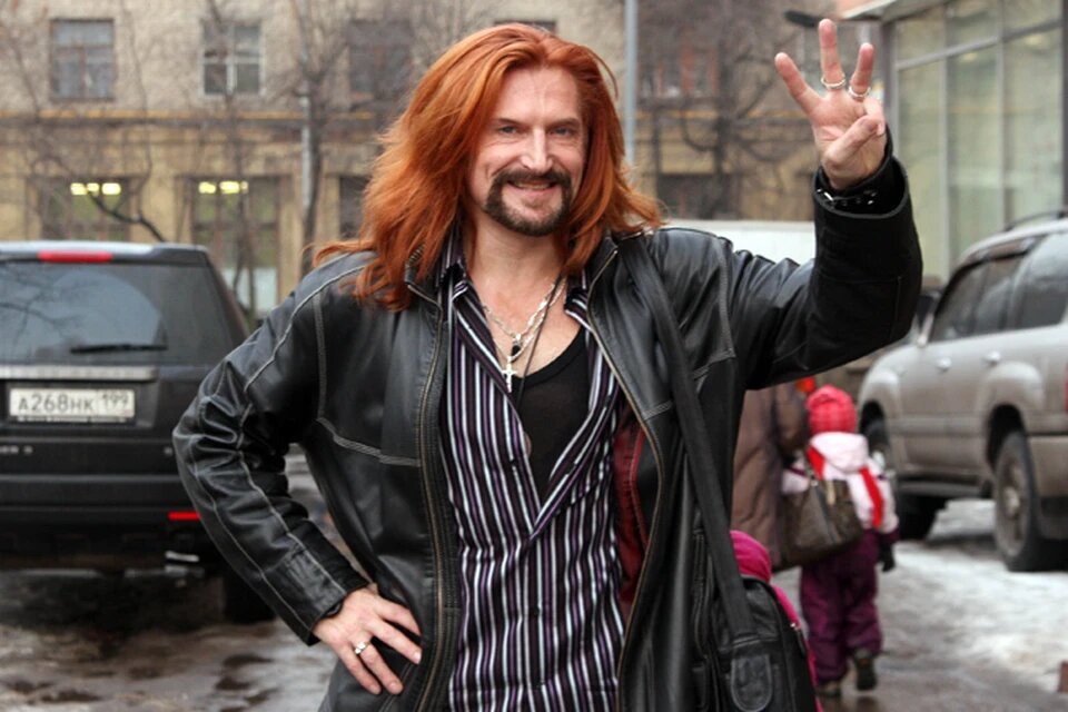 Редкая средневековая гравюра: "Фридрих Барбаросса показывает на пальцах, сколько неудачных походов в Италию он совершил".