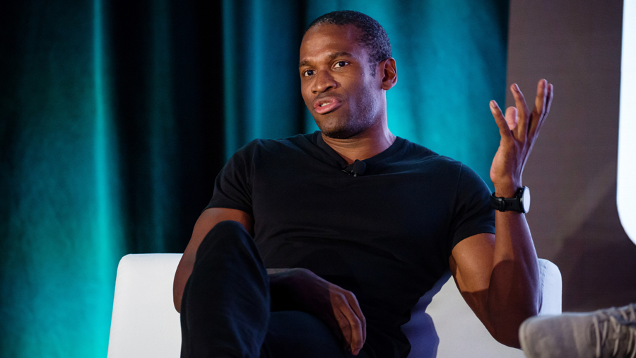 Артур Хейс — американский предприниматель, сооснователь и бывший директор криптовалютной биржи BitMEX. В 2022 году был обвинён в нарушении Закона о банковской тайне и приговорён к шести месяцам домашнего ареста, двум годам испытательного срока и штрафу в 10 миллионов долларов США.