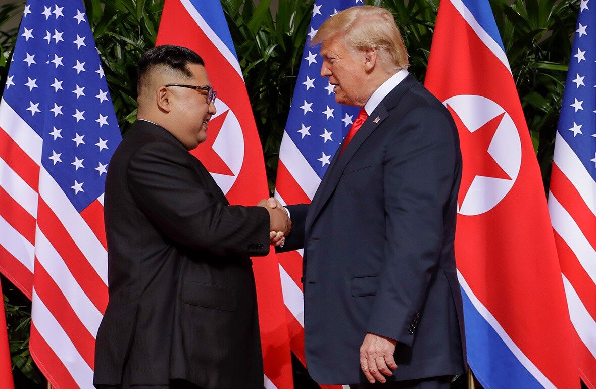 Встреча Ким Чен Ына и Дональда Трампа в Сингапуре, 2018 год. Фото: Evan Vucci / AP