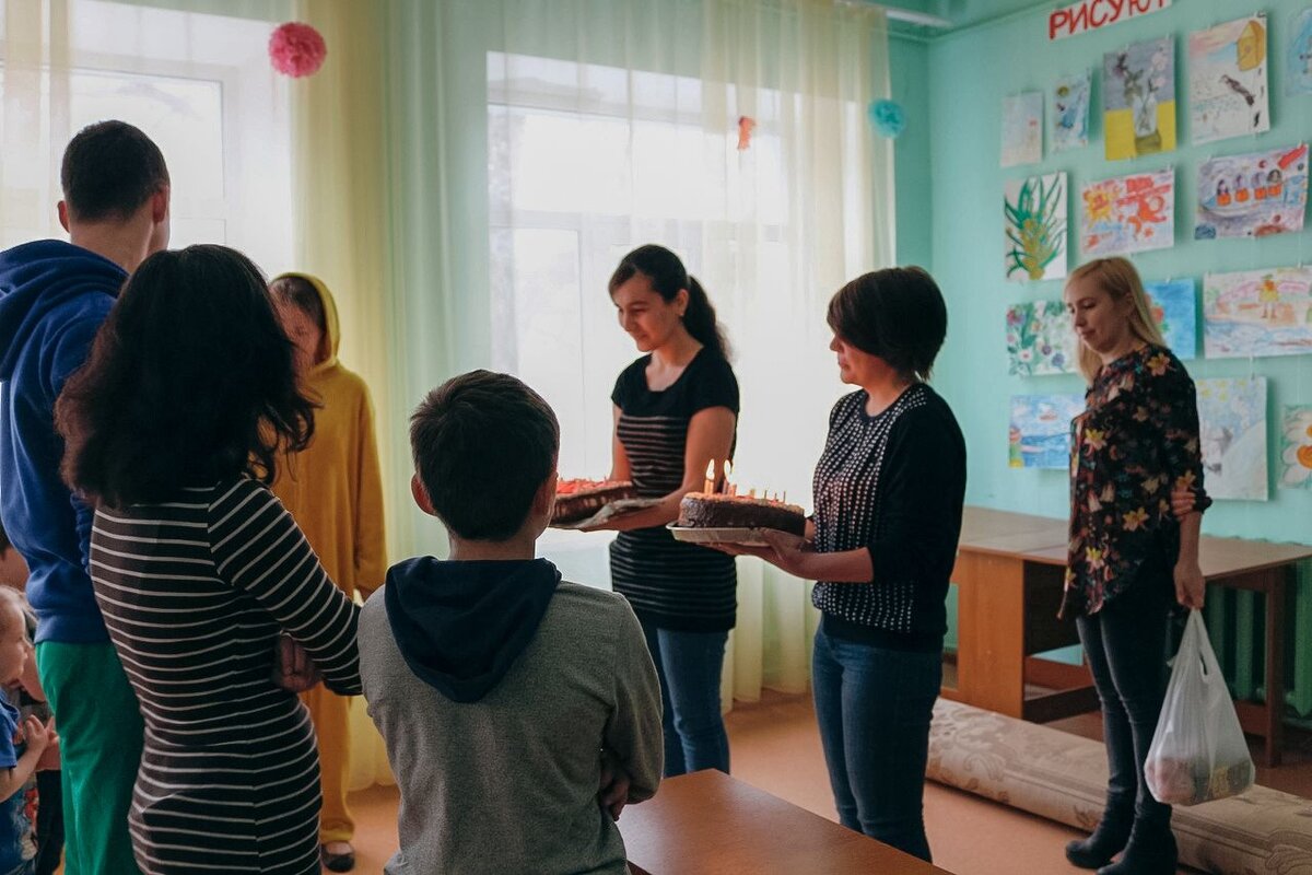 Детские дома в казахстане. Детский дом фотосессия. Спонсор детский дом. Спонсор детский дом. Выпускники детских домов.