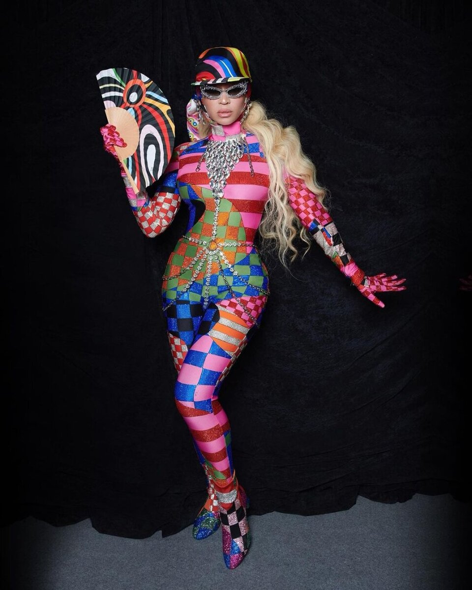 40. Зендея Лето официально прошло, а Зендея решила выгулять мини-бикини от ...