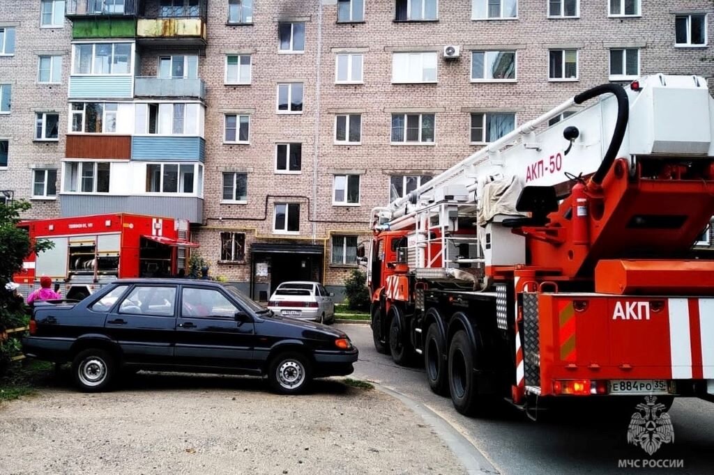    Пожар случился 9 сентября около 10:35 в двухкомнатной квартире на четвертом этаже на улице Тимохина, 12.