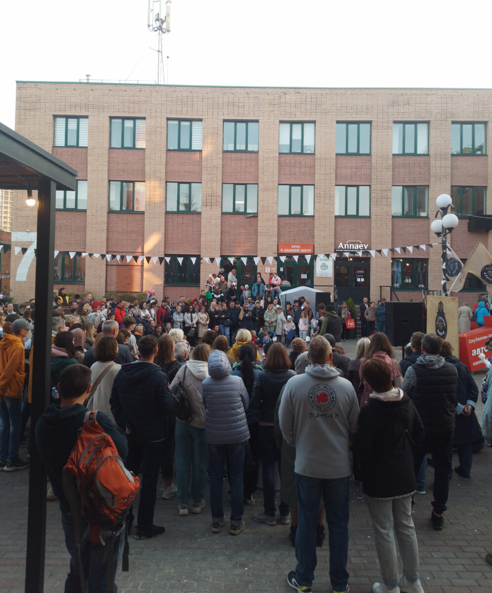 По уже сложившейся традиции, в Туле,  в дни города проходит "Театральный дворик".  В этом году- это уже XV Международный фестиваль уличных театров. 9/09/2023. 16:00.-31