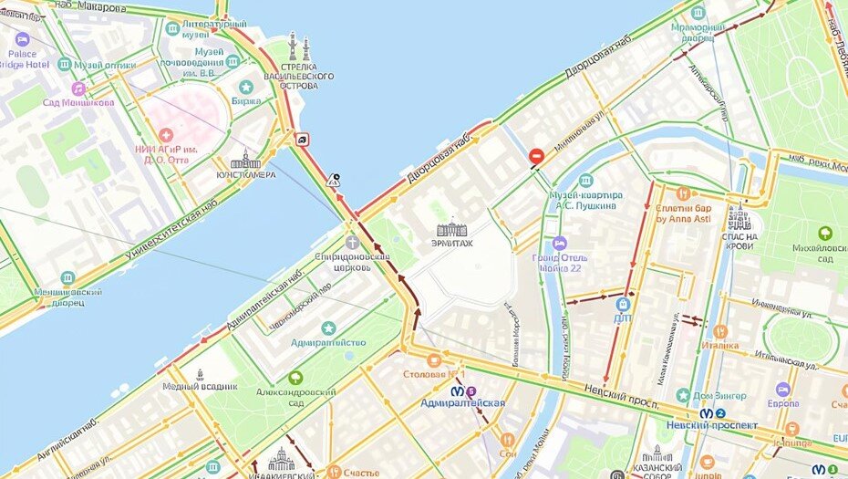    Ситуация на Дворцовом мосту после ДТП с участием каршеринга, 13.09.2023 Автор фото: "Яндекс.Пробки"