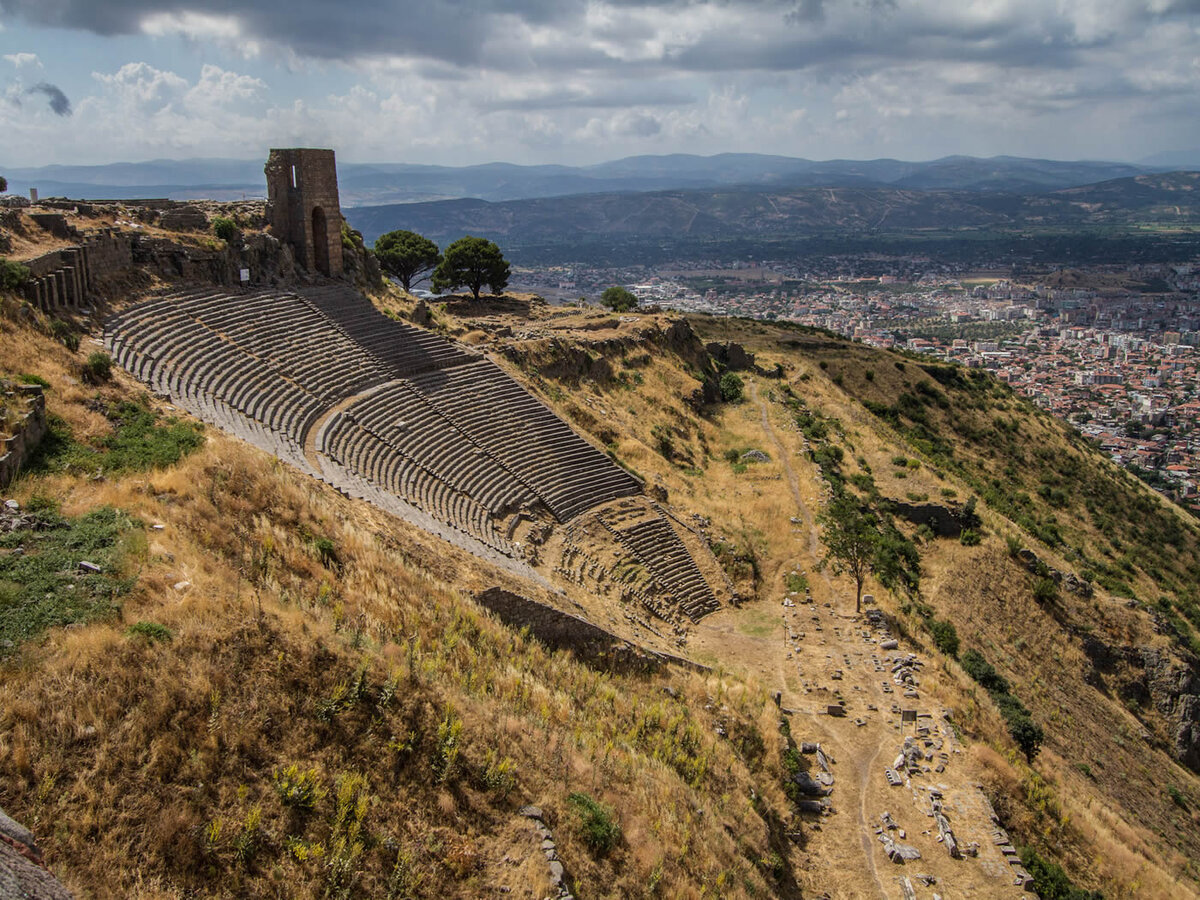 Unesco site. Пергамский амфитеатр. Всемирное наследие UNESCO Турция. Амфитеатр в Пергаме. Бергама Турция.