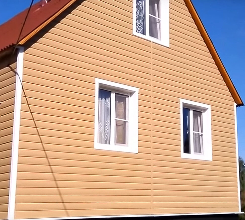 Фасад, отделанный сайдингом.