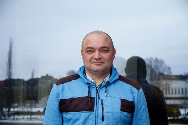 Андрей Романов рассказывает, что ему пришлось оставить дом, родных и друзей, чтобы избежать тюрьмы. Фото: Anna Egutkina
