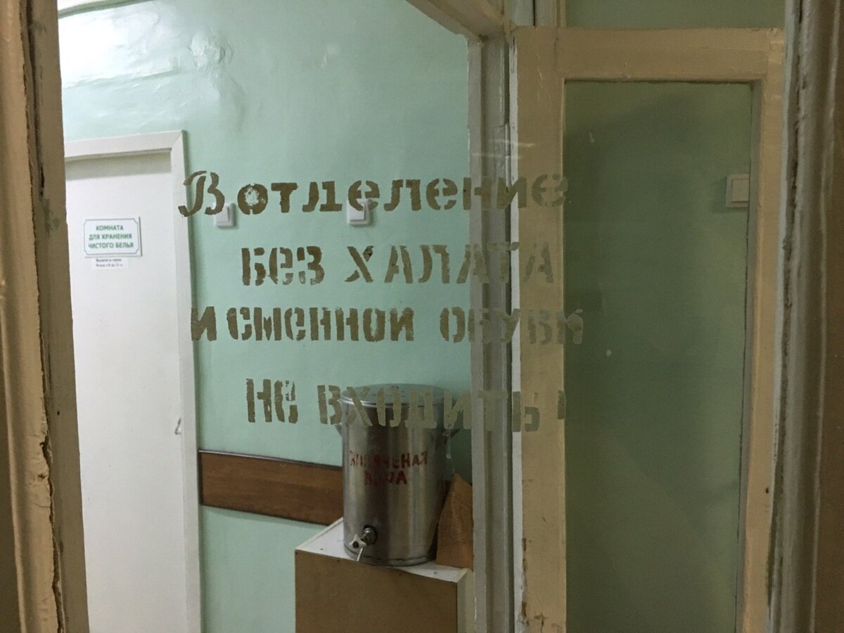 Многие надписи сохранились еще с советских времен, и в этом даже есть некий шарм.