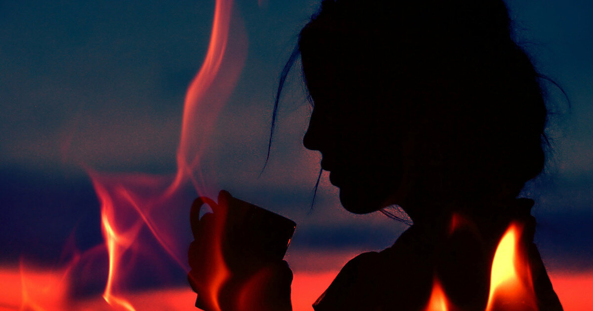 Песню горят вокруг огни. Огонь в сердце девушки. Женский силуэт в огне. Девушка и огонь. Фотосессия с огнем.