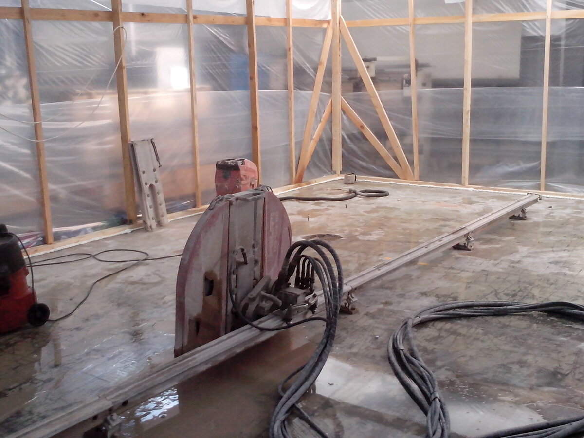 Стенорезная машина подготовленная для начала работ