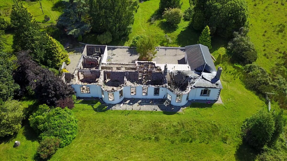 Руины усадьбы Болескин. Источник фото: youtube.com