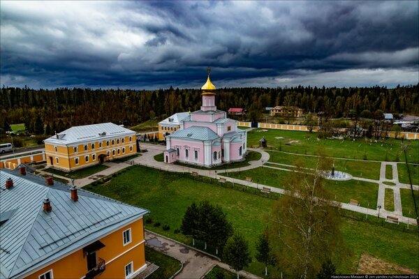 Лагерь молния Зосимова пустынь