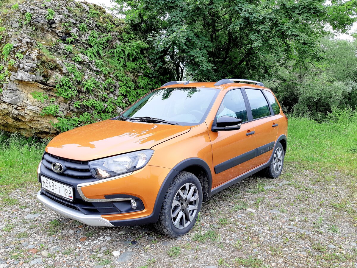 Смешанные чувства оставляет головной свет: отличные передние фары от «Калины» с отдельными блоками ближнего и дальнего света уступили место менее эффективной «грантовской» оптике с двухнитиевыми лампочками H4/H19.