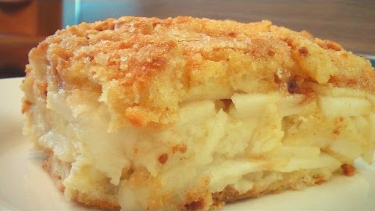 Хлебная запеканка с изюмом. Запеканка посыпанная сухарями. Творожная запеканка с сухарями панировочными сверху. Панировочные сухари запеканка. Запеканки и пудинги из черствого хлеба.