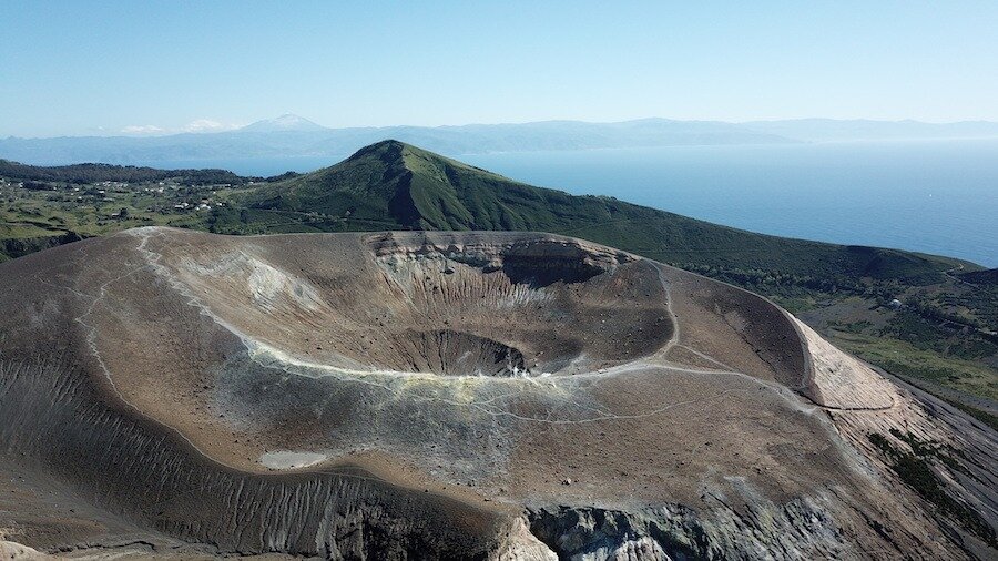 Кратер острова Вулькано