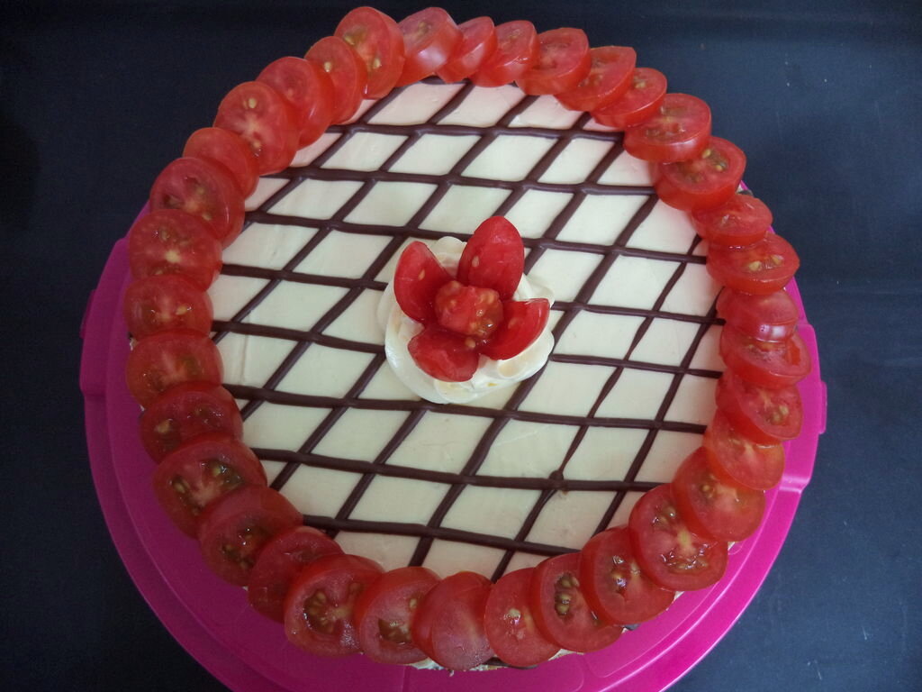 Торт с помидорами черри - салат и десерт в каждом кусочке!