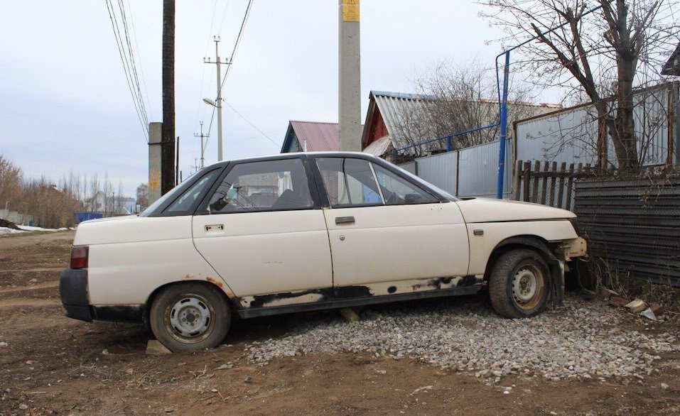 Найдены 1 автомобиль найдено 1 лицо. ВАЗ 2110 1989 года. ВАЗ 2110 ржавая. ВАЗ 2110 1990.