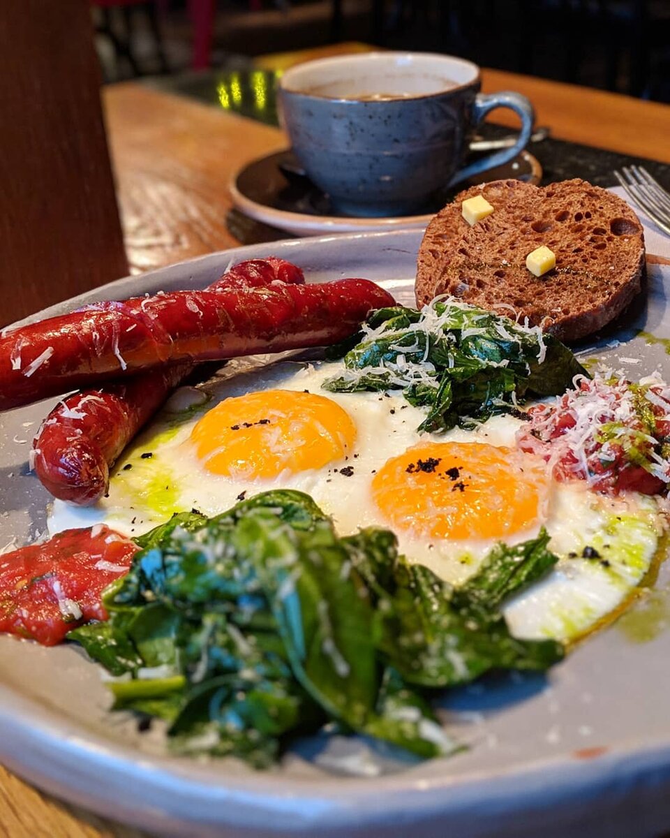 Breakfast спб. Английский завтрак. Традиционный английский завтрак. Завтрак в ресторане. Традиционный английский завтрак состоит.