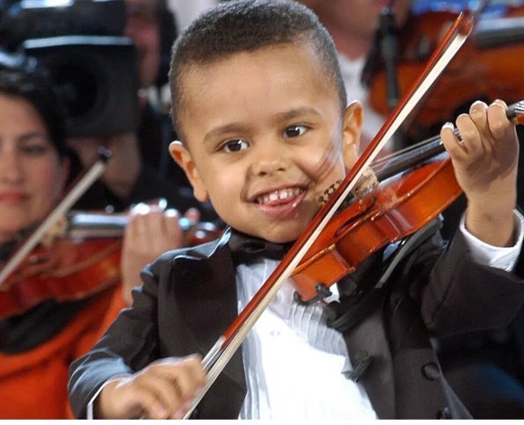 САМЫЙ ЮНЫЙ СКРИПАЧ 