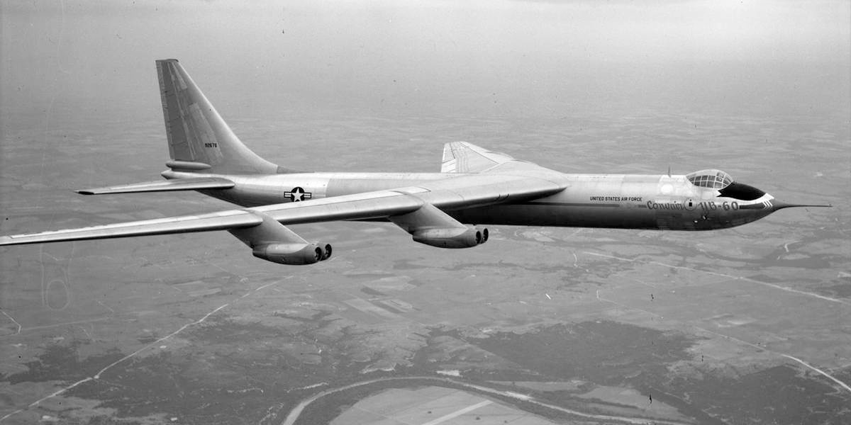  Летим на базу в Англию. На борту ядерная бомба. Штурман - Брюс Кулька.