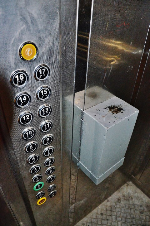 Боитесь ли вы ездить в лифте?