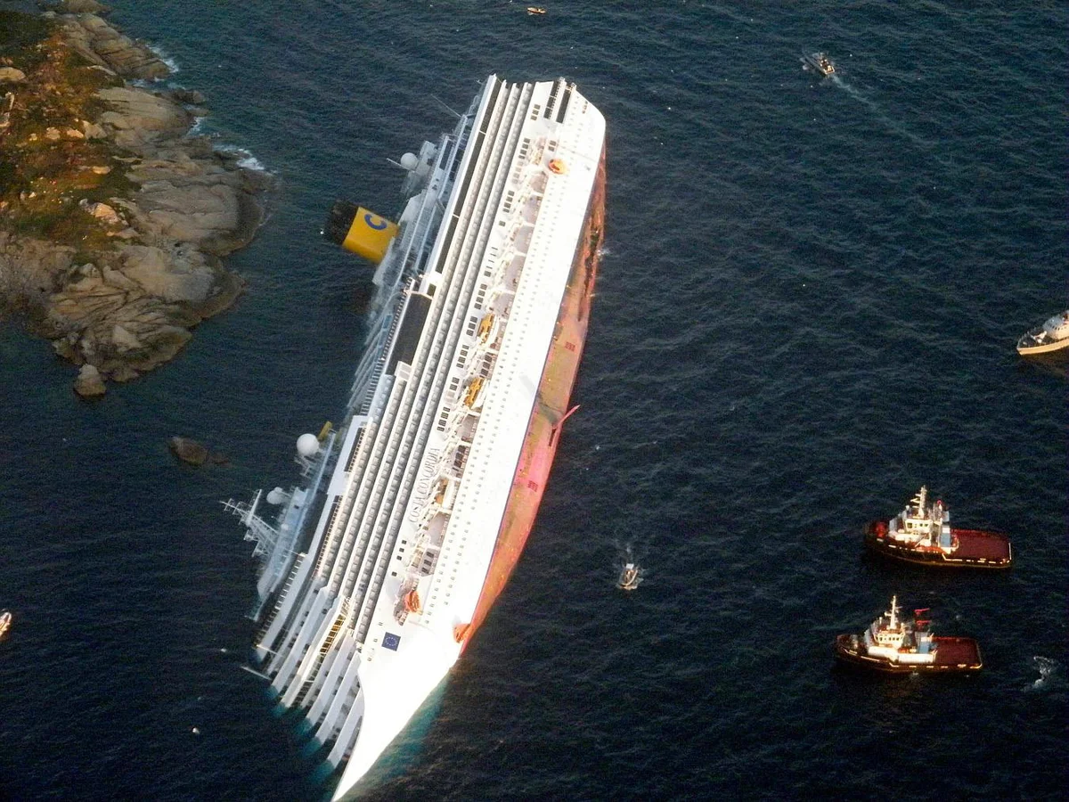Costa Concordia А вот если бы я поплыл на этом лайнере..что бы со мной было.
А то, что вам прописано по жизни.
Точный ответ можно дать только после просмотра клиента.
Но как показывает вскрытие — никто из случайных посетителей не пострадал.
Погибли лишь те, кому пришло время расстаться с жизнью в данное время и в данном месте.
Ну и на данном корабле естественно.