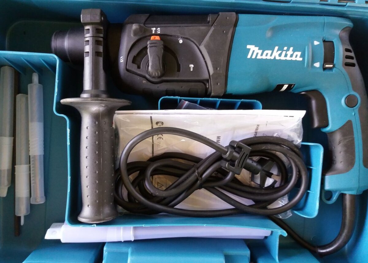 Есть целый ряд изменений которые отличают перфоратор MAKITA HR 2470 от MAKITA HR 2450