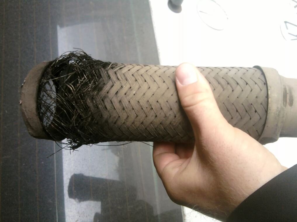 Типичный результат езды без пламегасителя.