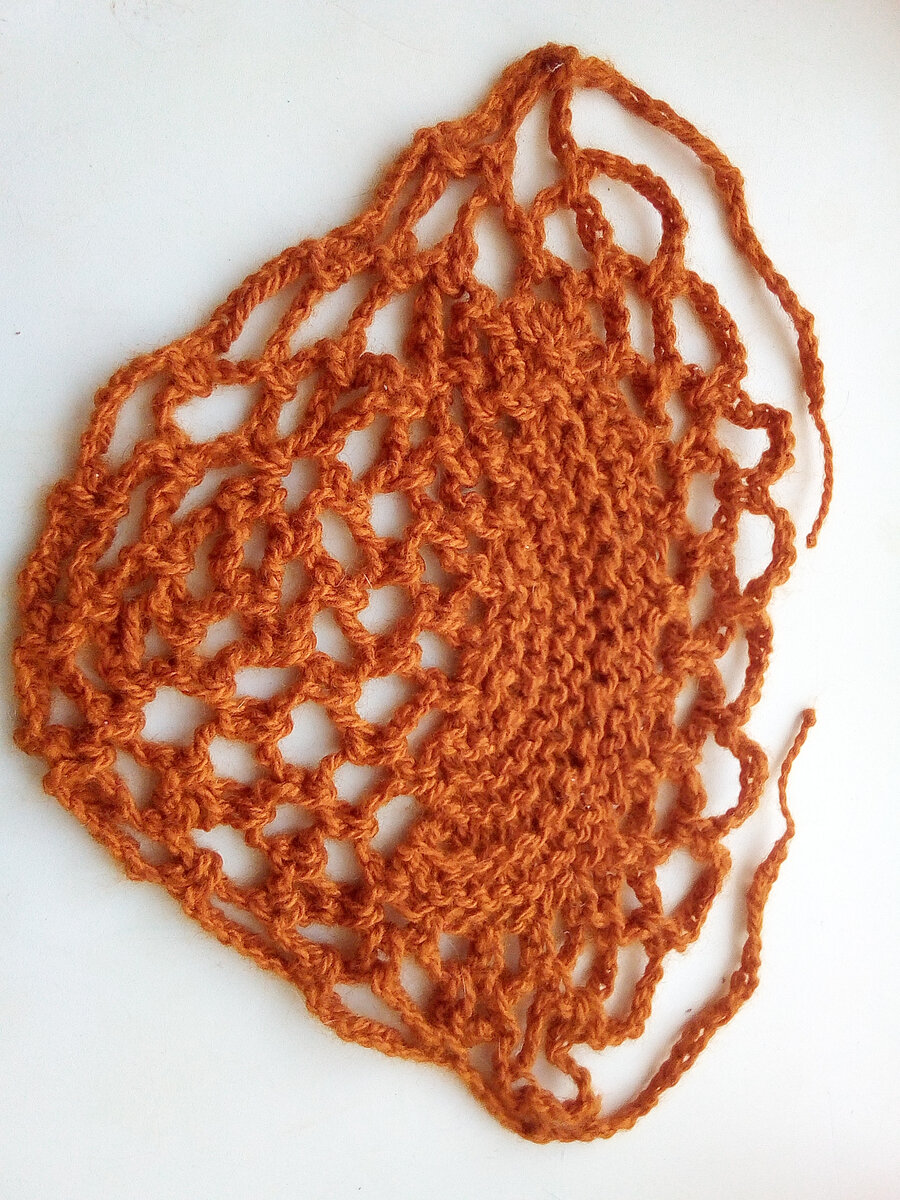 Косынка вязанная.